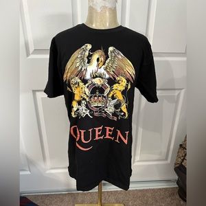 NWOT QUEEN GRAPHIC TEE SIZE MEDIUM